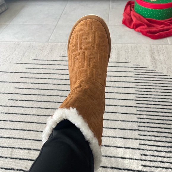 SOLD!! Fendi Women's Camel Shearling Winter Boots - Picture 6 of 6